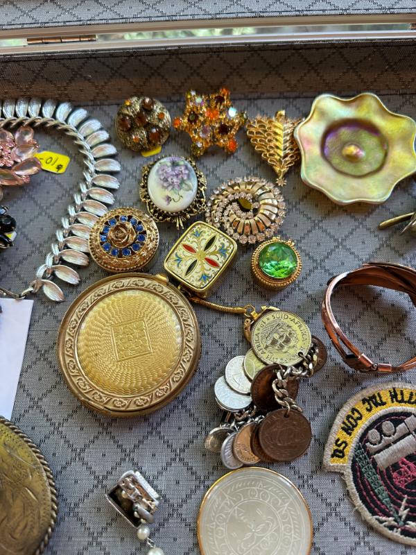 Sale Photo Thumbnail #417