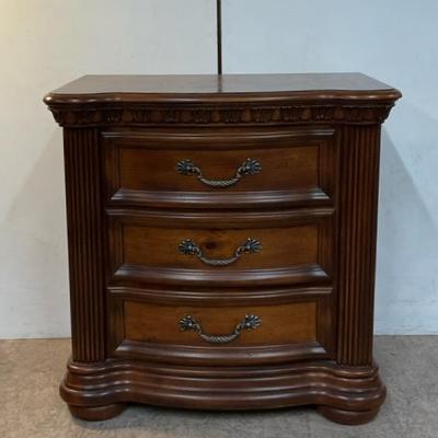 Wynwood Bowfront Nightstand 