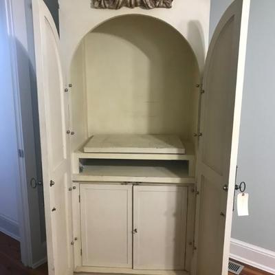 Sale Photo Thumbnail #24: armoire $450