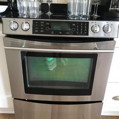 Sale Photo Thumbnail #178: Jenn air glass top range $399
