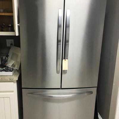 Sale Photo Thumbnail #102: Frigidaire side by side $399