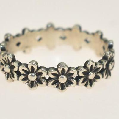 Steleing Silver Floral Band Ring