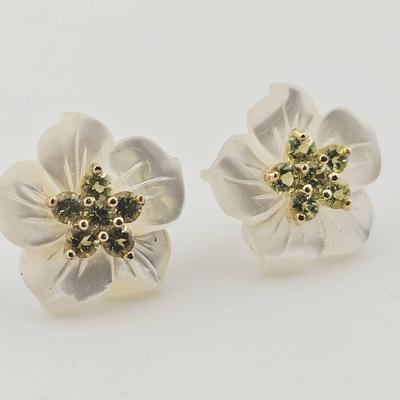 14k Yellow Gold Peridot And Carved Mother Of Pearl Earrings 