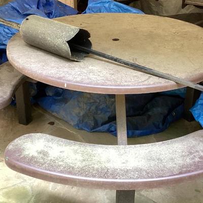 Patio table circular picnic