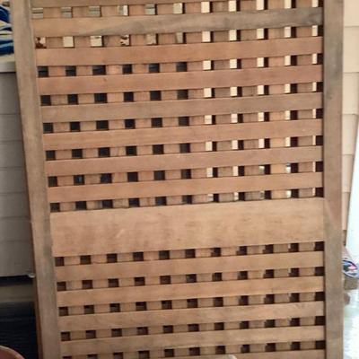 Lattice door divider 1