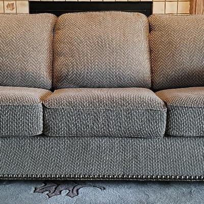 Couch by Mastercraft of Omaha (LR)