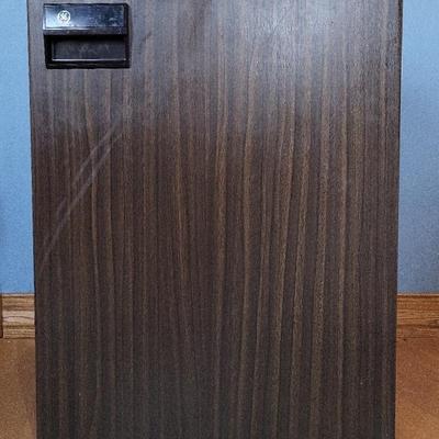 Mini Fridge (BR3)
