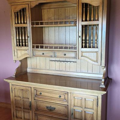Thomasville China Cabinet (DR)