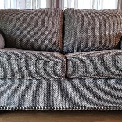 Loveseat by Mastercraft of Omaha (LR)