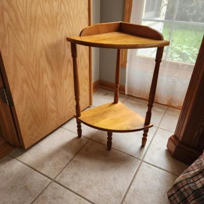 Corner table 