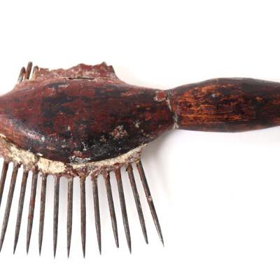 Sale Photo Thumbnail #392: Lot 394 african tribal wood comb