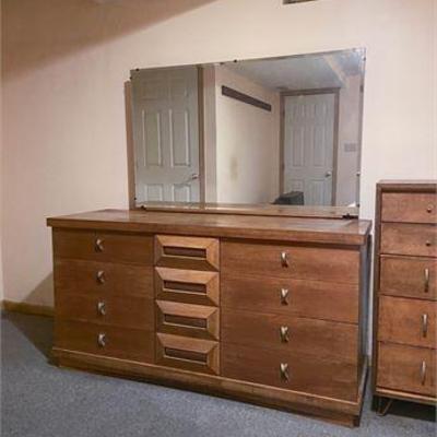 Thomasville Chair Company Mirrored Dresser .jpg