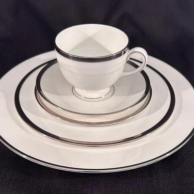 Wedgwood China set ‘Carlyn’ (1958)-service For 12