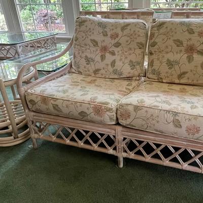 Rattan loveseat With Round Side table