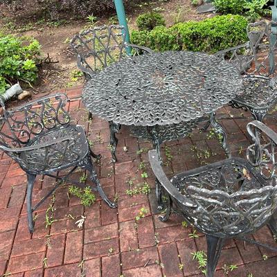 Heavy Cast Aluminum Table With 4 Chairs 