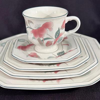 Mikasa ‘Silk Flowers’ 129 Piece China Set