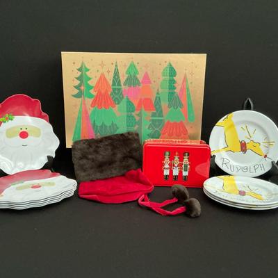 Christmas Patio Plates And Gift Packaging 