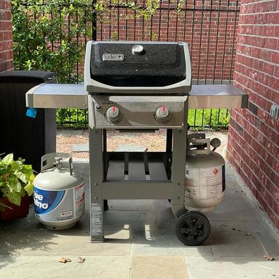 Outdoor Grill With Propane Tanks