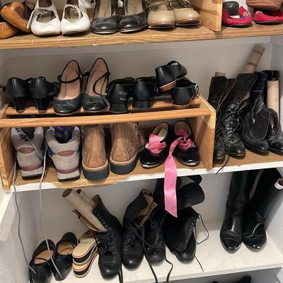 Ladies Shoes Size 5.5