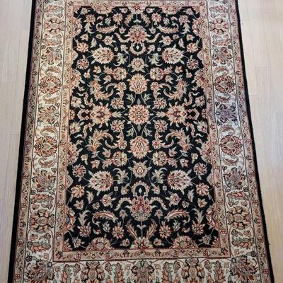 Traditional Area Rug 