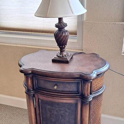 Pulaski Rounded End Table and Small Table Lamp