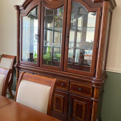 Bassett 2-Pc China Cabinet, Solid Cherry with Other Decorative Inlays 