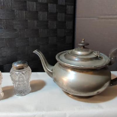 Tea Pot Pewterlike Metalware Collectible
Britanoid EP Stamped 2 Pint 