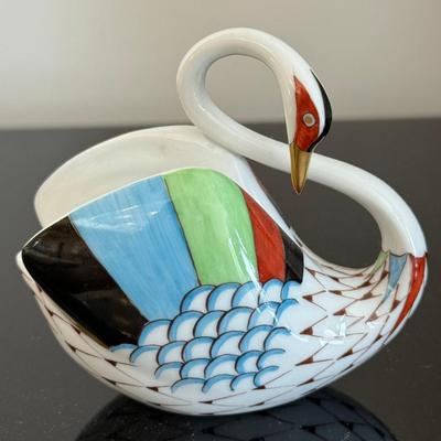 Hollohaza Hungary Hand Painted Porcelain Swan Figurine With Fishnet Pattern