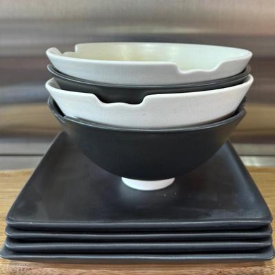 Set Of (4) Black And White RS Lang USA Pottery Bowls And Plates 