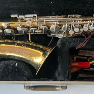 1940's Buescher Aristocrat Alto Saxophone No. 611696 With Hard Case And Mouth Pieces (As Is)