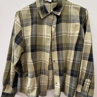 Pendleton Women's Petite Medium 100 Percent Cotton Long Sleeve Shirt