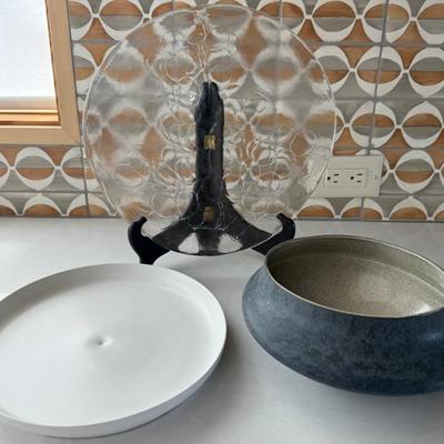 Hand Blown Art Glass Balloon Platter, Signed Studio Pottery Bowl, And Eva Zeisel White Platter