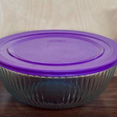 Set Of (5) Pyrex Glass Bowls With Multicolor Lids