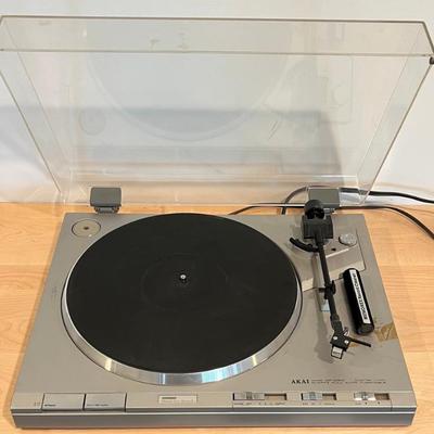 Akai Model AP-Q310 Quartz Full Auto Turn Table With Dust Cover (As Is)