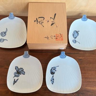 (4) Neiman Marcus Japan Porcelain Fan Plates With Dovetail Wooden Box And Original Stickers