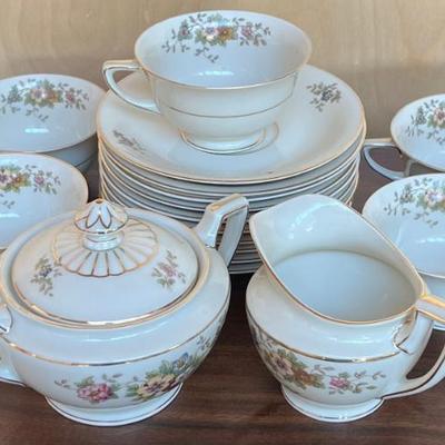 Vintage H & C Selb Bavaria Heinrich & Co Cups, Saucers, Cream, And Sugar (as Is)