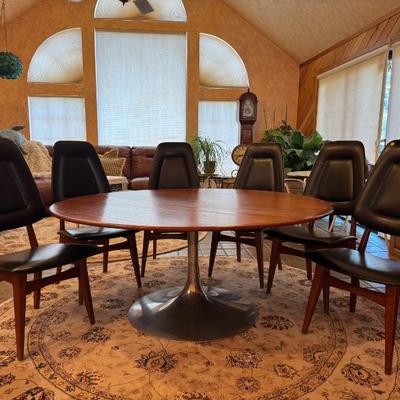 Gustav Bahus Chairs & Skovmand Andersen table