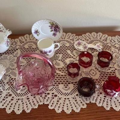 LLS022 World's Fair Souvenir Glasses, Fenton Glass Pieces, Butchart Gardens Teacup/Saucer