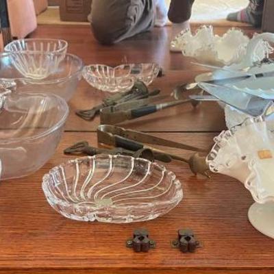 LLS012 Collectible Vintage Clear And White Non-Transparent Glass Pieces - Fenton?