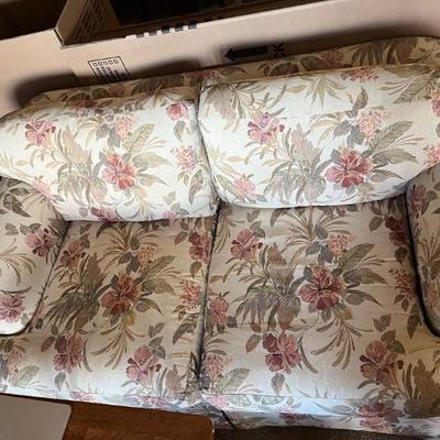 LLS005 Tropical Print Love Seats