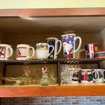LLS076 Christmas Mugs And Glass Serving Trays 