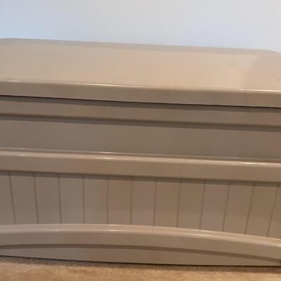 Suncast Deck Box Model DB7000