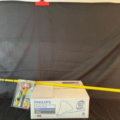 Extendable Bulb Changer, Indoor Flood Bulbs