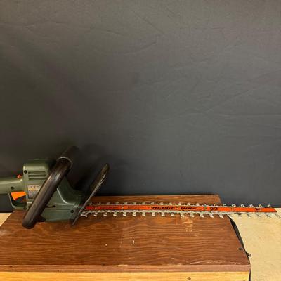 Black & Decker Electric Hedge Trimmer