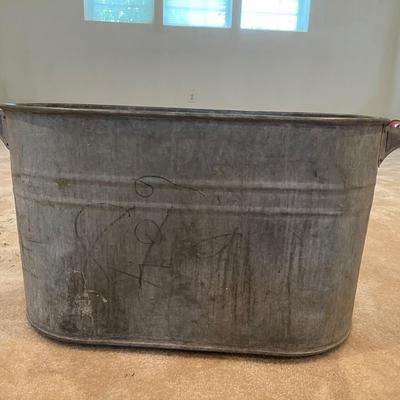 Canco Galvanized Metal Farm Washtub With Wooden Handles