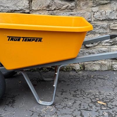 True Temper 6 Cubic Gallon Wheelbarrow With Poly Tray & Dual Wheels