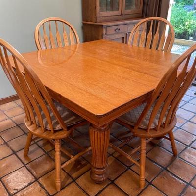 Victorian Oak Fluted Leg Extension Table With Four Oak Chairs