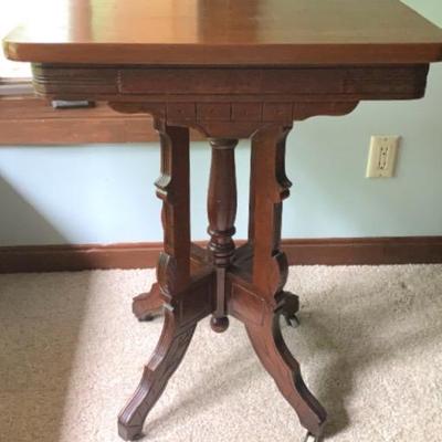  Victorian Eastlake Style Walnut Table Lamp