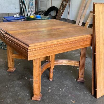 Short Oak Dining Table with 3 Leaf Extensions