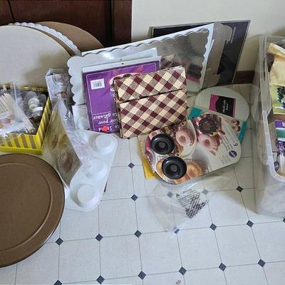 Cake Decorating Lot 